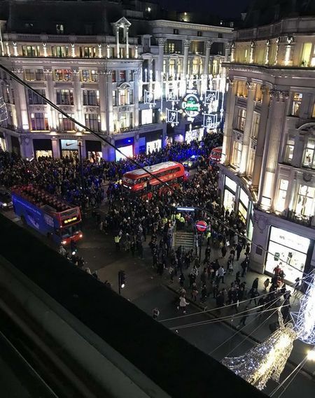 Oxford-Street-aerial-shoppers-police-incident-1140239.jpg